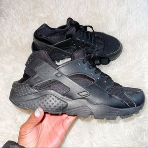 All Black Nike Air Huarache